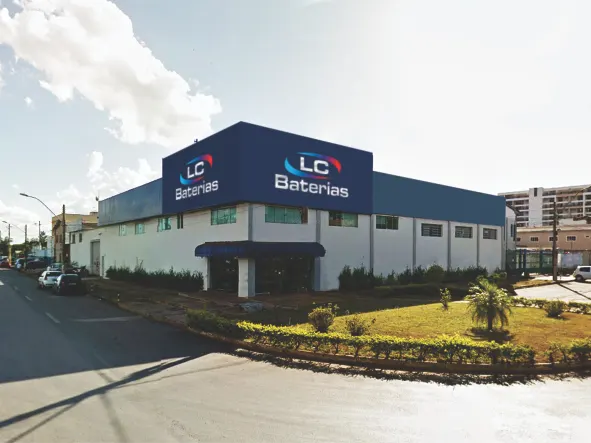 Fachada da sede da LC Baterias em Brasília